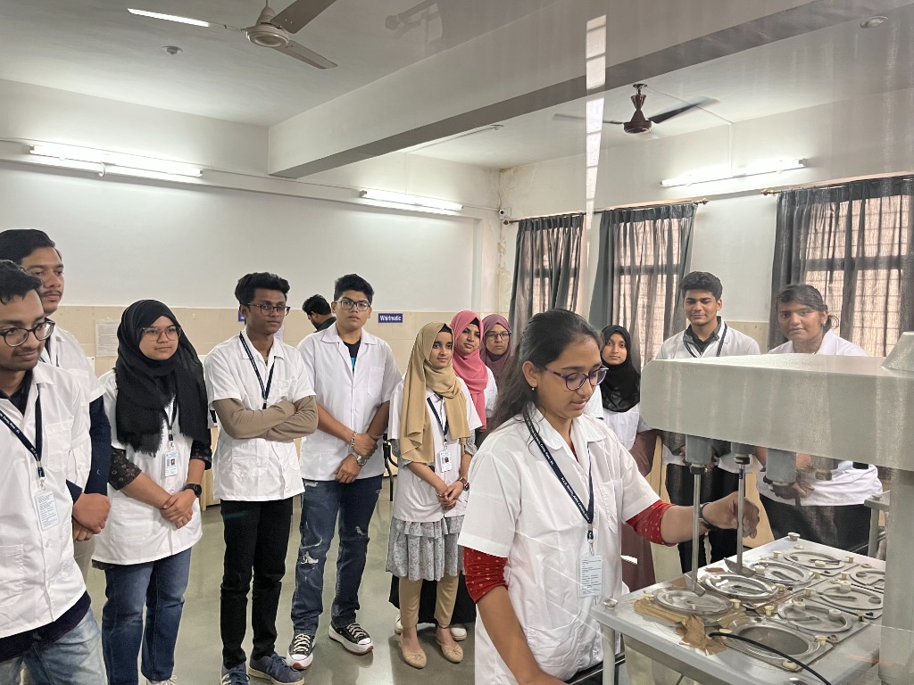Pharmaceutical Chemistry Lab